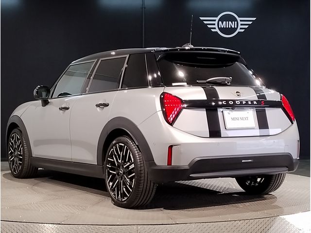 BMW MINI COOPER 5DOOR 2024 Image 31