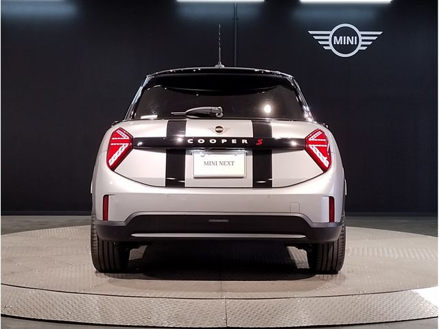 BMW MINI COOPER 5DOOR 2024 Image 31
