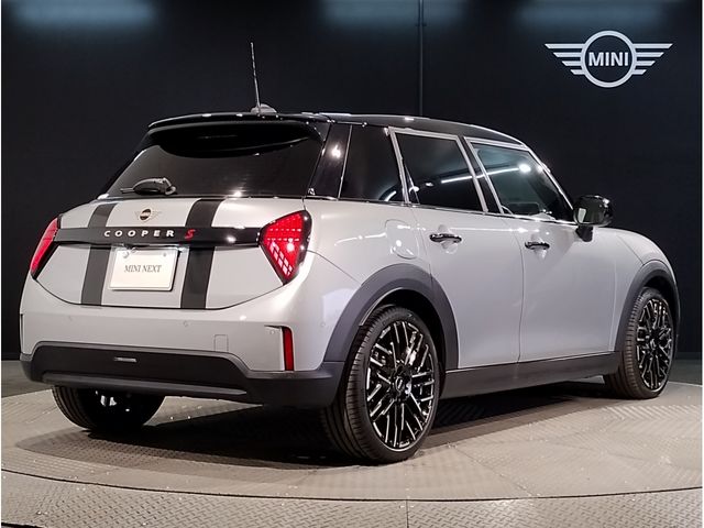 BMW MINI COOPER 5DOOR 2024 Image 31