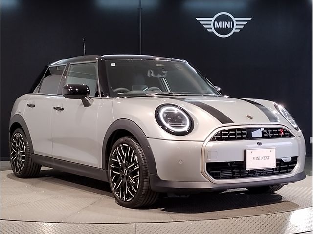 BMW MINI COOPER 5DOOR 2024 Image 31