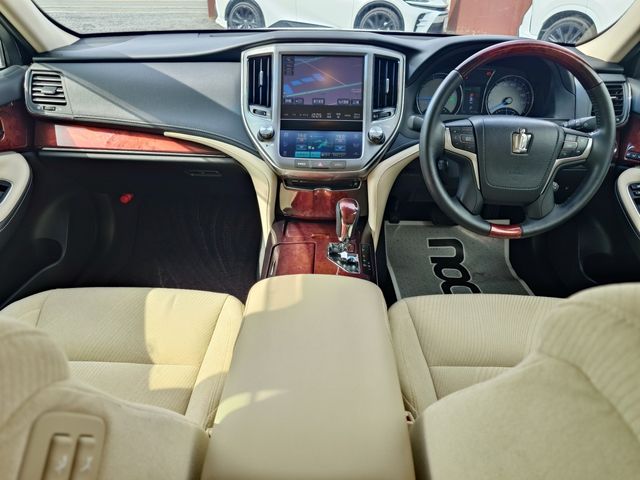 TOYOTA CROWN MAJESTA HYBRID 2013 Image 31