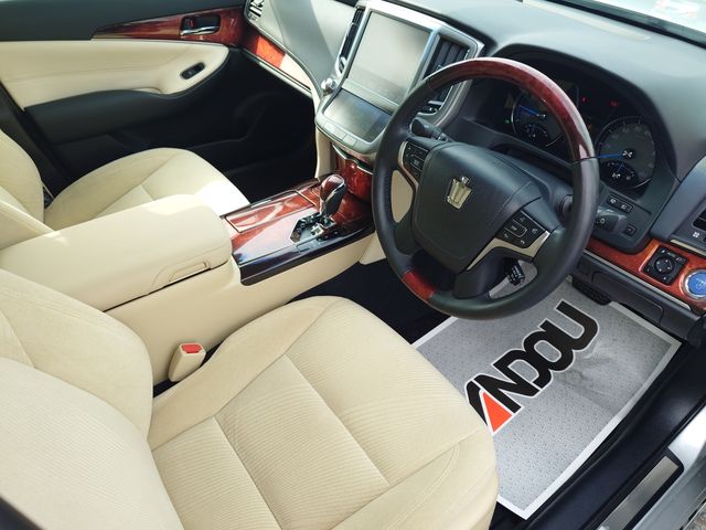 TOYOTA CROWN MAJESTA HYBRID 2013 Image 31