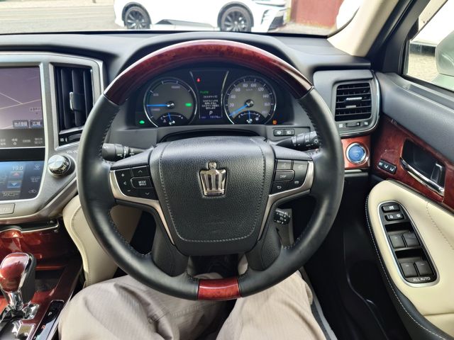 TOYOTA CROWN MAJESTA HYBRID 2013 Image 31