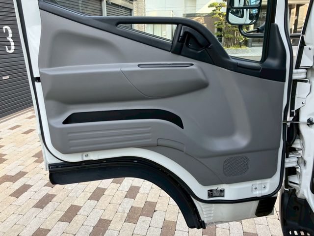 MITSUBISHI CANTER 2024 Image 31