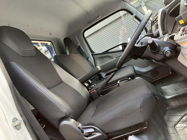 MITSUBISHI CANTER 2024 Image 31