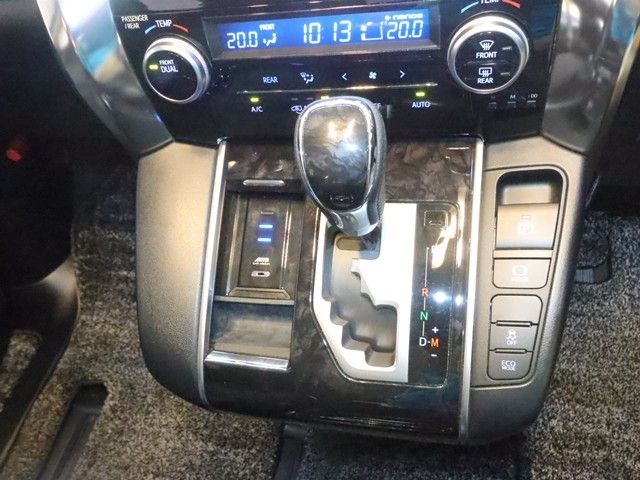 TOYOTA ALPHARD 2019 Image 31