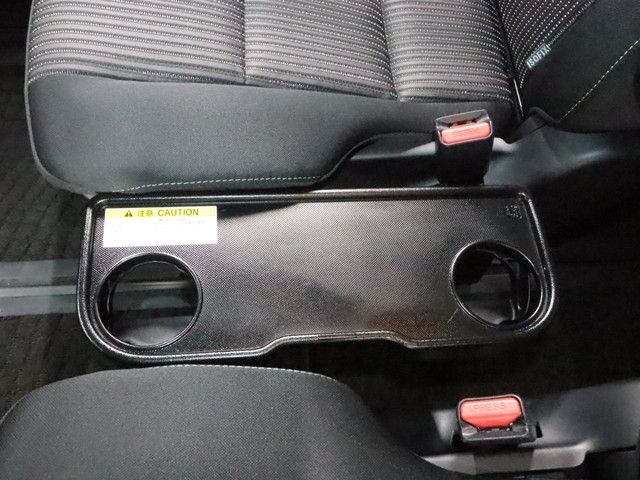 TOYOTA VOXY HYBRID 2017 Image 31