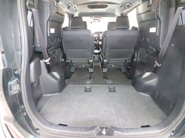 TOYOTA VOXY HYBRID 2017 Image 31