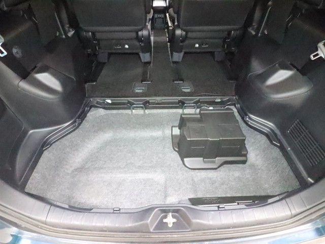 TOYOTA VOXY HYBRID 2017 Image 31