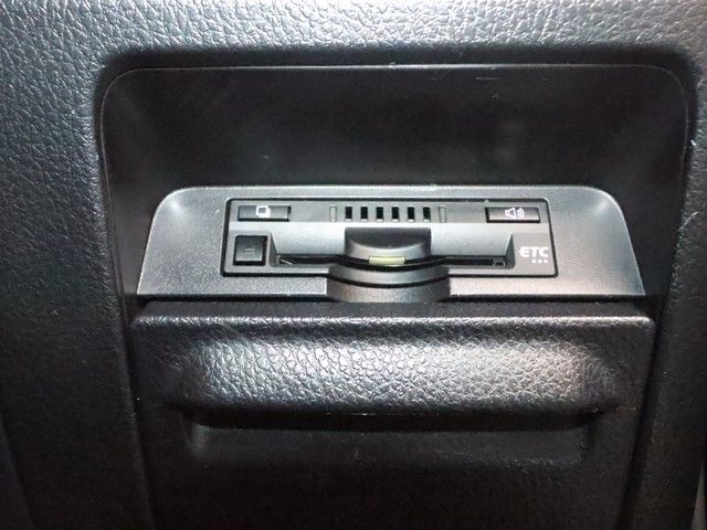 TOYOTA VOXY HYBRID 2017 Image 31