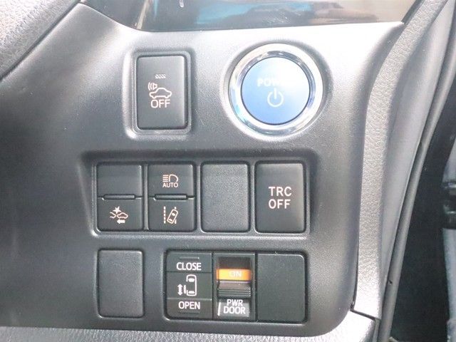 TOYOTA VOXY HYBRID 2017 Image 31