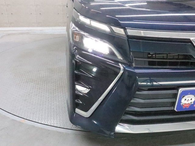 TOYOTA VOXY HYBRID 2017 Image 31