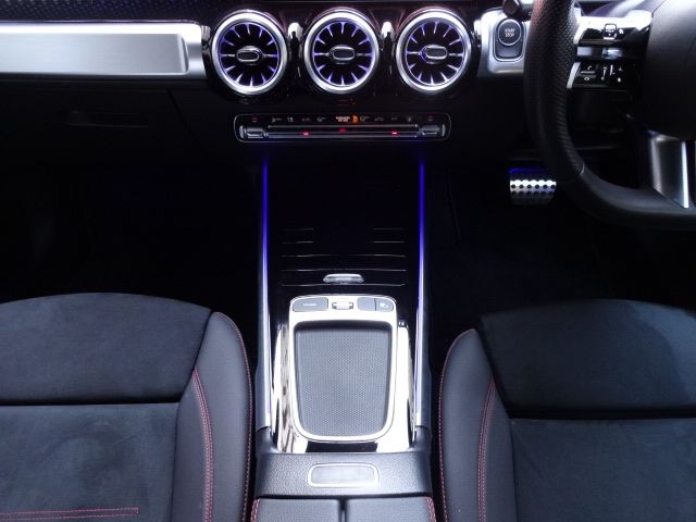 MERCEDES BENZ EQB 2024 Image 31