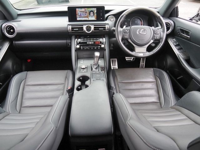 TOYOTA LEXUS IS350 2021 Image 31