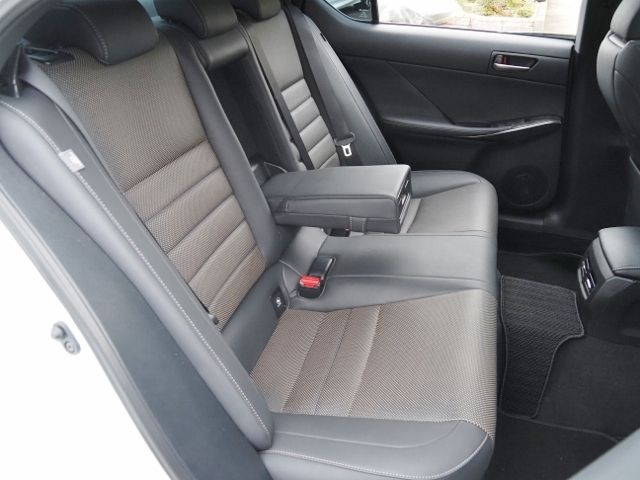 TOYOTA LEXUS IS350 2021 Image 31