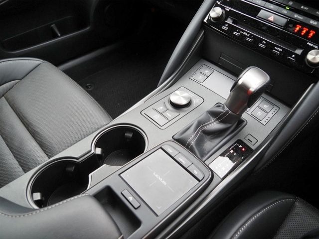 TOYOTA LEXUS IS350 2021 Image 31