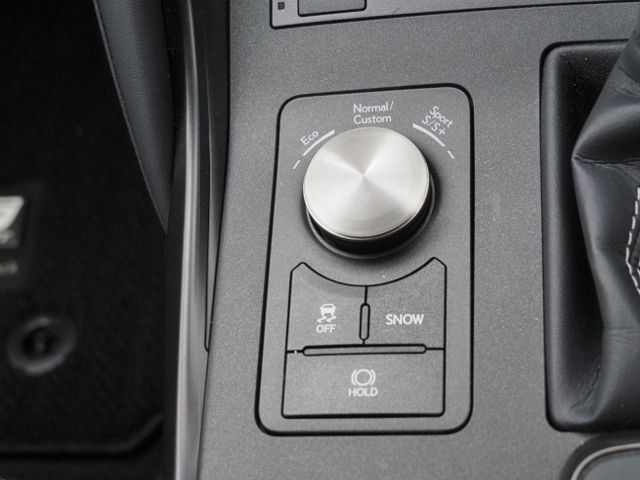 TOYOTA LEXUS IS350 2021 Image 31