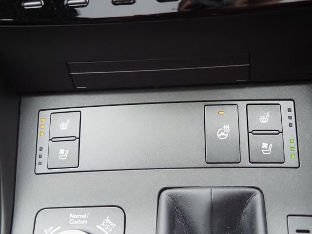 TOYOTA LEXUS IS350 2021 Image 31