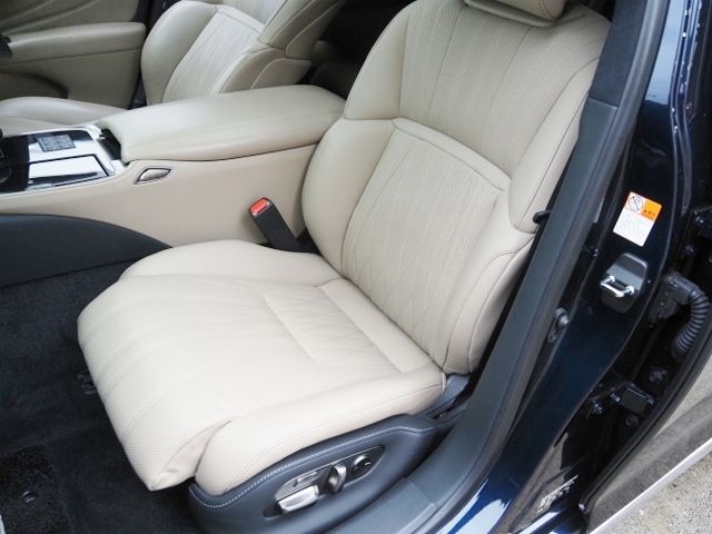 TOYOTA LEXUS LS500 4WD 2023 Image 31