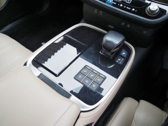 TOYOTA LEXUS LS500 4WD 2023 Image 31
