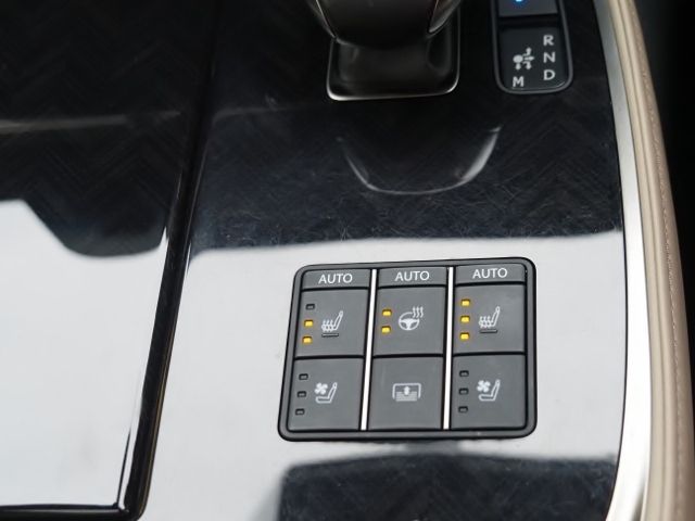 TOYOTA LEXUS LS500 4WD 2023 Image 31