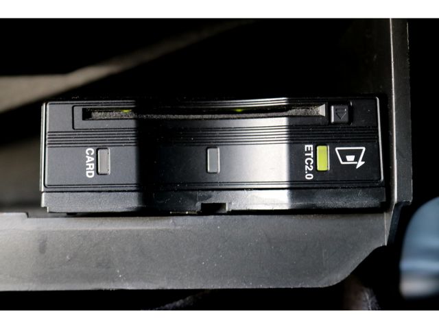 MERCEDES BENZ EQC 2022 Image 31