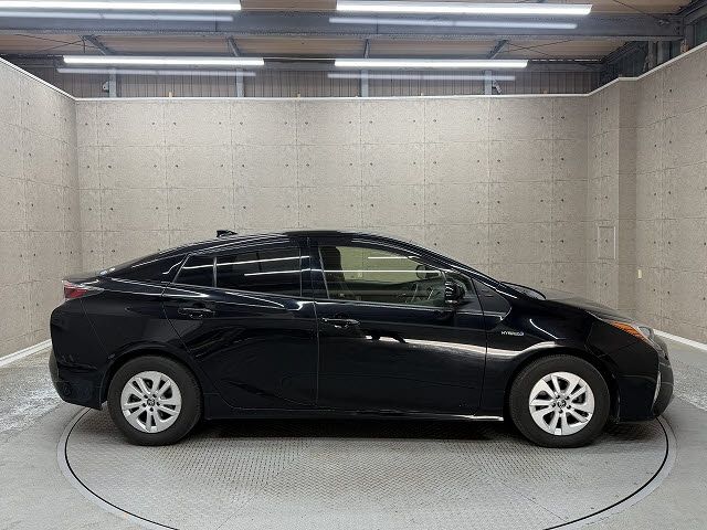 TOYOTA PRIUS 2016 Image 31