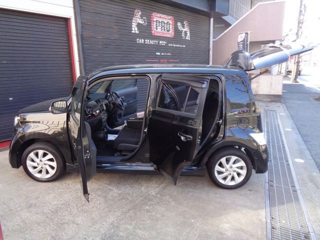 TOYOTA BB 2011 Image 31