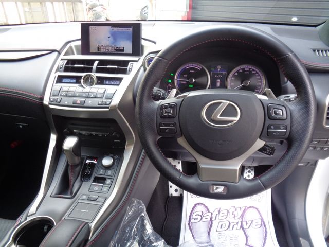 TOYOTA LEXUS NX300H 2015 Image 31