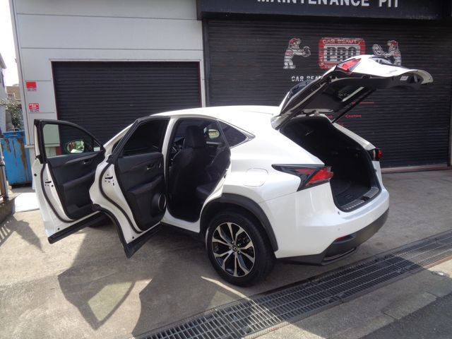 TOYOTA LEXUS NX300H 2015 Image 31