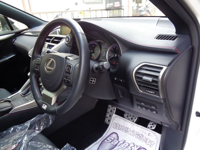 TOYOTA LEXUS NX300H 2015 Image 31