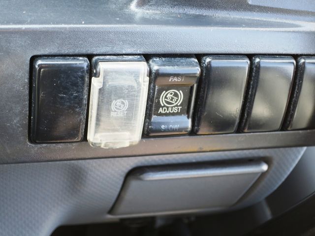 ISUZU ELF 2011 Image 31