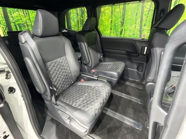 TOYOTA VOXY HYBRID 2025 Image 31