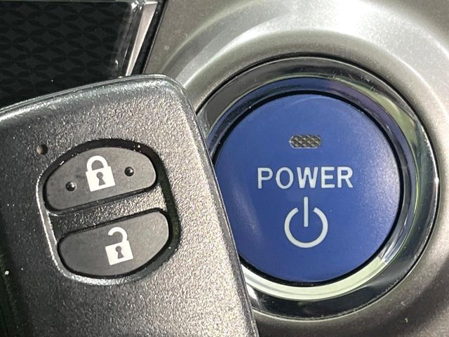 TOYOTA PRIUS ALPHA 2015 Image 31