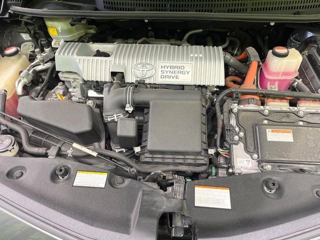 TOYOTA PRIUS ALPHA 2015 Image 31