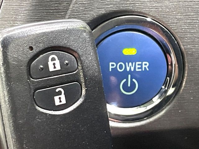 TOYOTA PRIUS 2014 Image 31