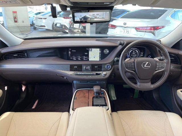 TOYOTA LEXUS LS500H 2017 Image 31