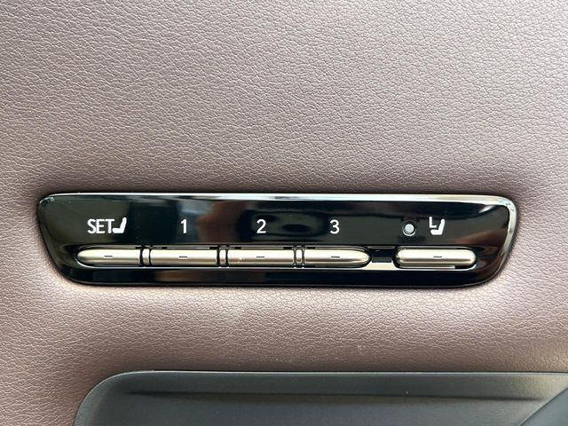 TOYOTA LEXUS LS500H 2017 Image 31