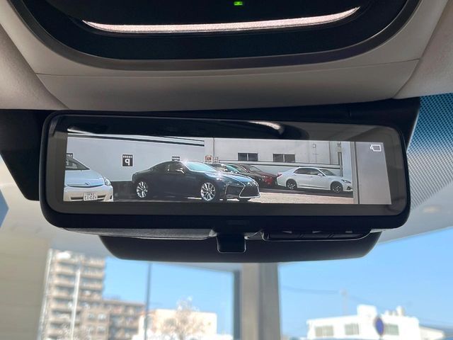 TOYOTA LEXUS LS500H 2017 Image 31