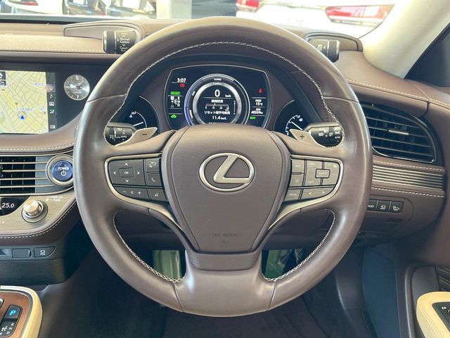 TOYOTA LEXUS LS500H 2017 Image 31