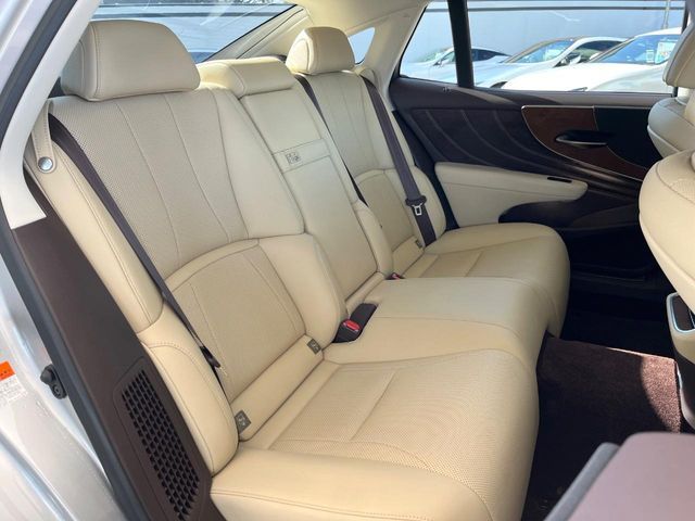 TOYOTA LEXUS LS500H 2017 Image 31