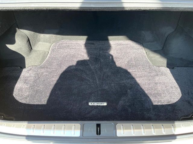 TOYOTA LEXUS LS500H 2017 Image 31