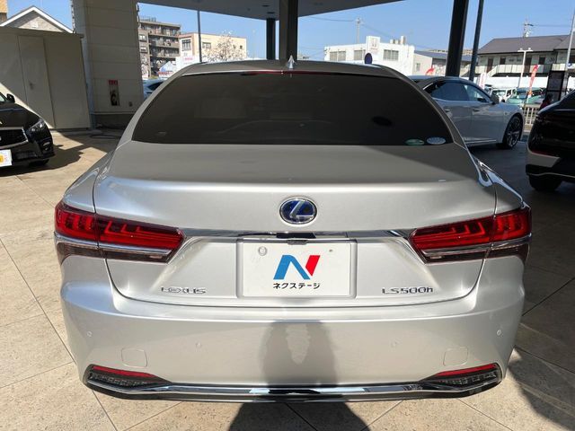 TOYOTA LEXUS LS500H 2017 Image 31