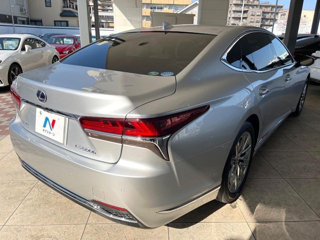 TOYOTA LEXUS LS500H 2017 Image 31