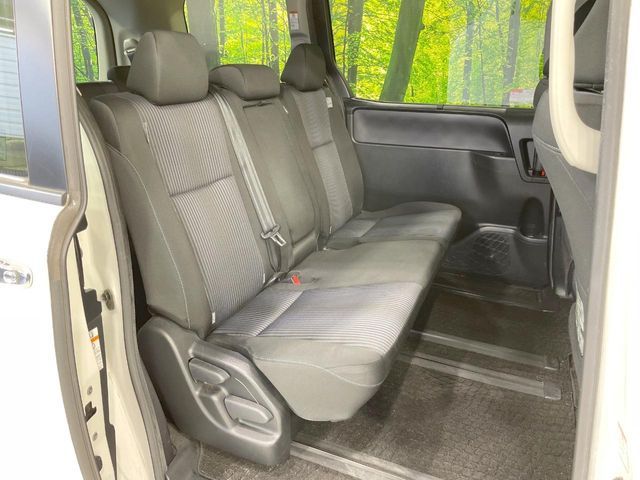 TOYOTA VOXY 2015 Image 31