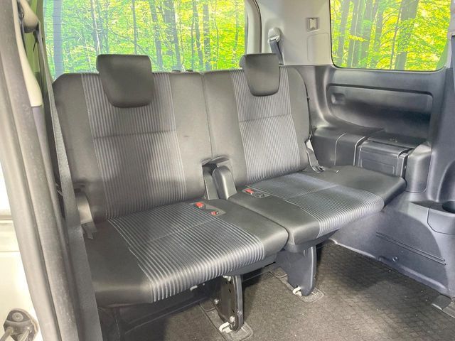 TOYOTA VOXY 2015 Image 31