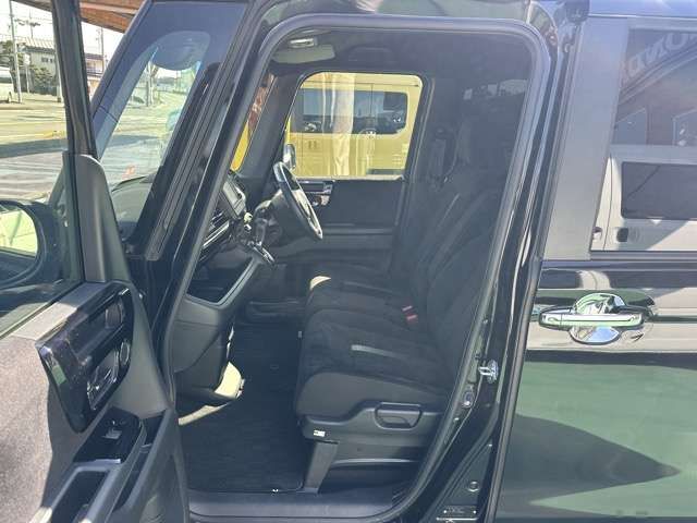 HONDA N BOX CUSTOM 2023 Image 31