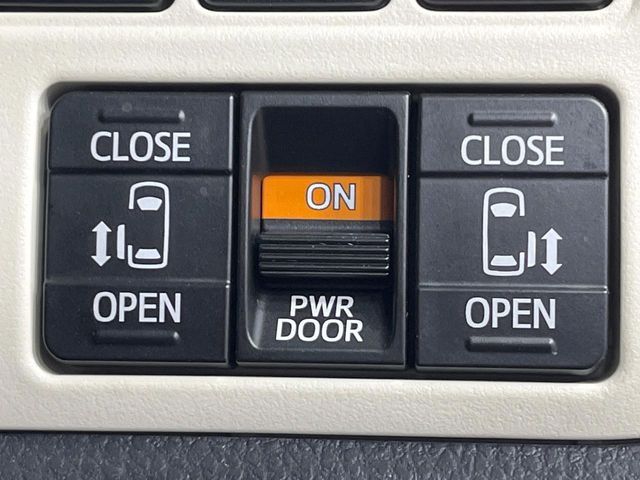 TOYOTA NOAH HYBRID 2018 Image 31