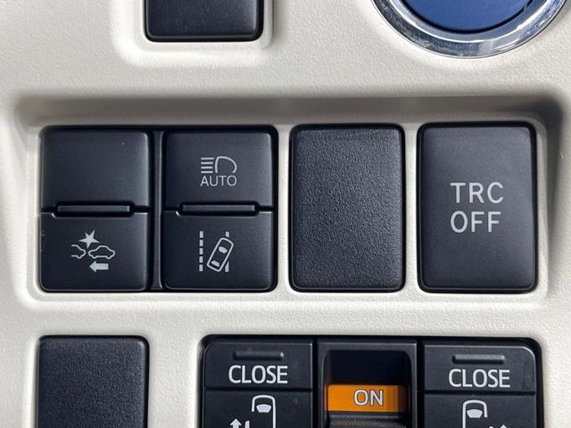 TOYOTA NOAH HYBRID 2018 Image 31