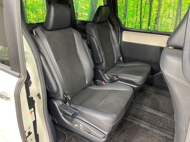 TOYOTA NOAH HYBRID 2018 Image 31